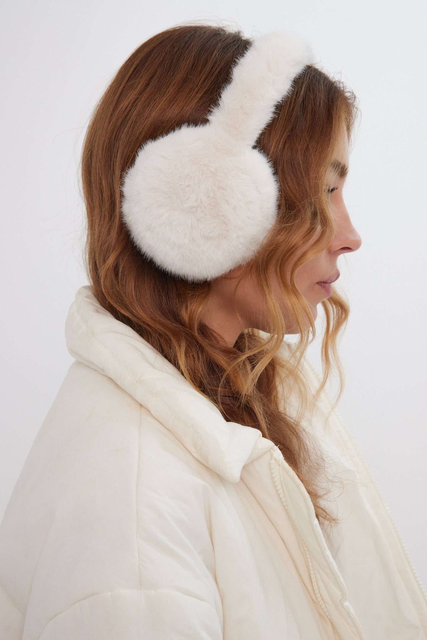 Fluffy Faux-Fur Earmuffs in Cream: Cream