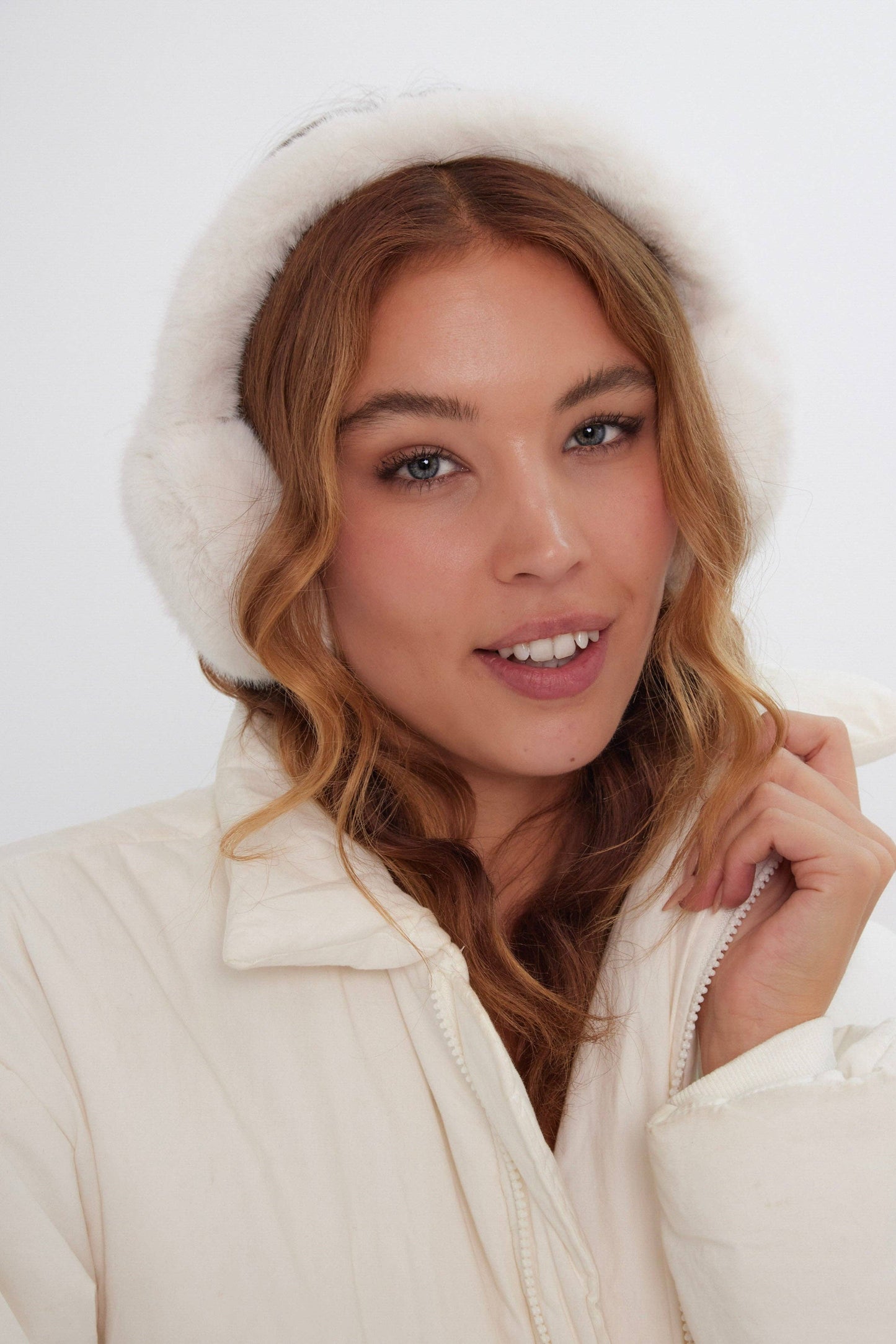 Fluffy Faux-Fur Earmuffs in Cream: Cream